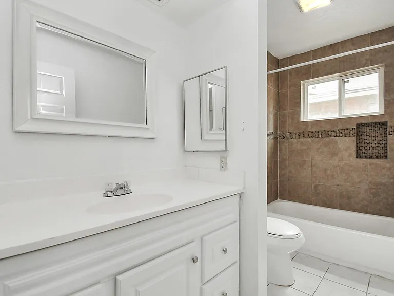 10131 Kent Towne Ln — Photo 33