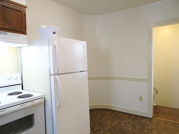 4th image of 40 W Donegal St APT B