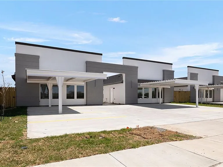 1208 N Aryana Ave — Photo 2