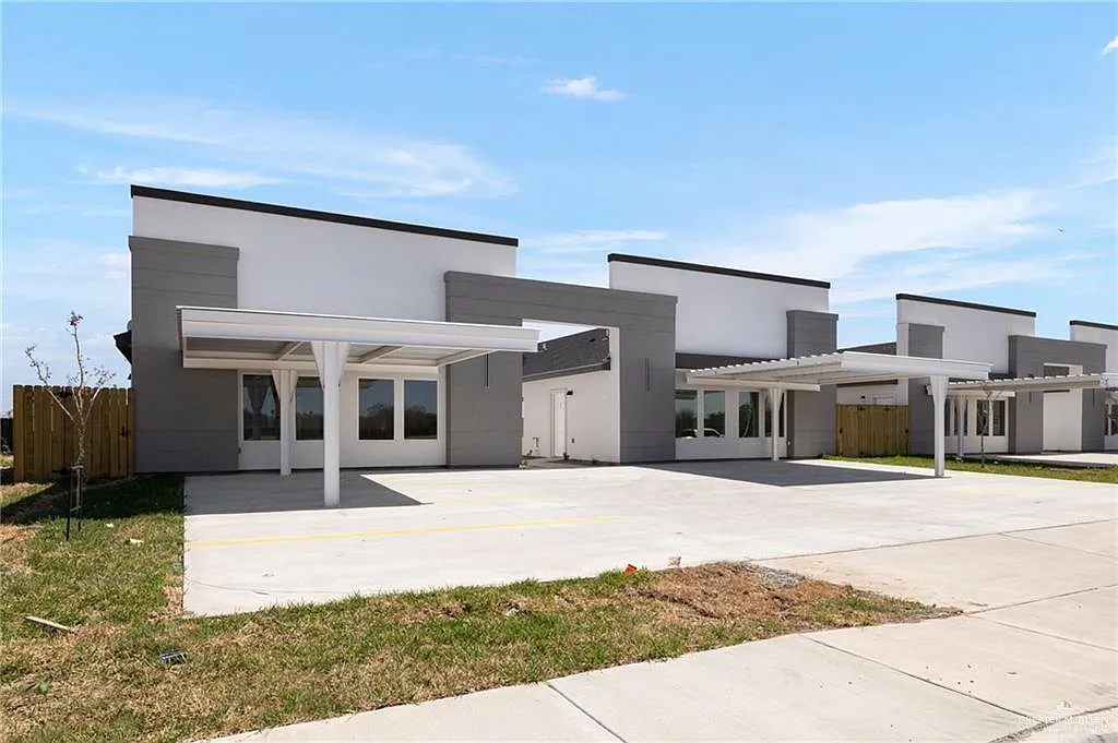 Building Photo - 1208 N Aryana Ave