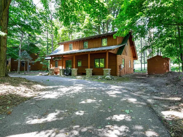 12132 Crystal Mountain Dr, Thompsonville, MI 49683