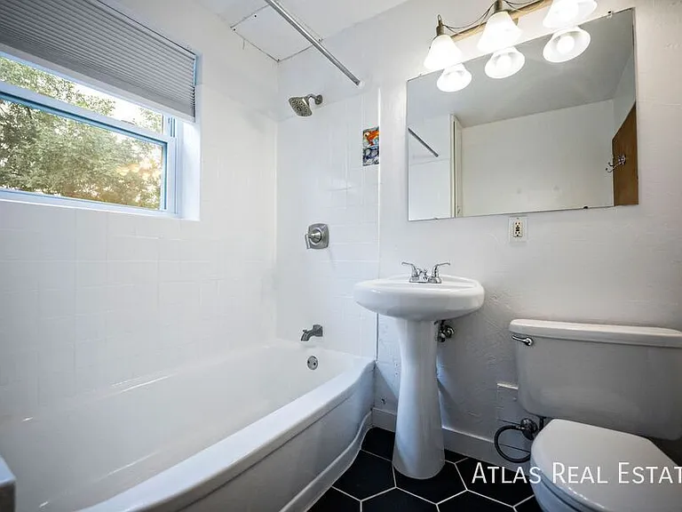 1001 19th St #6 — Photo 8