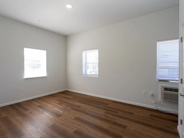 72 Burroughs Pl #5 — Photo 6