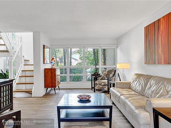 4th image of 652 Kensington Pl #652