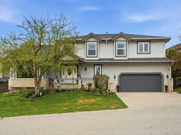 19 E Hawkside Close NW, Calgary, AB T3G 3K3