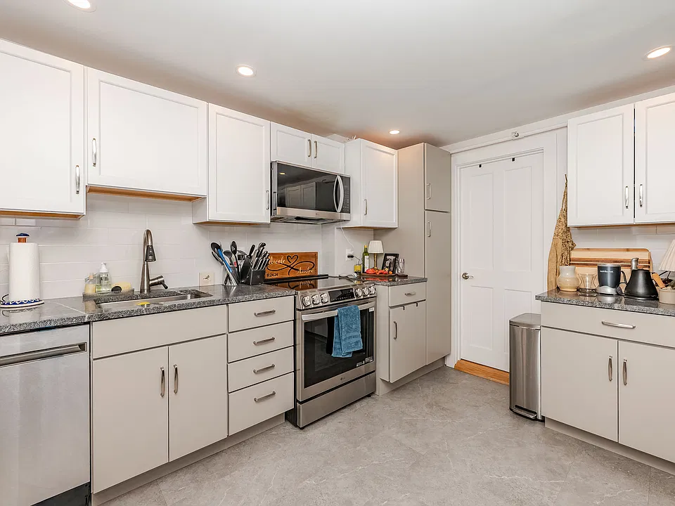 361 Miller Ave #4