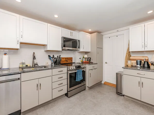 361 Miller Ave #4, Portsmouth, NH 03801