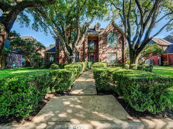 502 Lake Bend Dr, Sugar Land, TX 77479