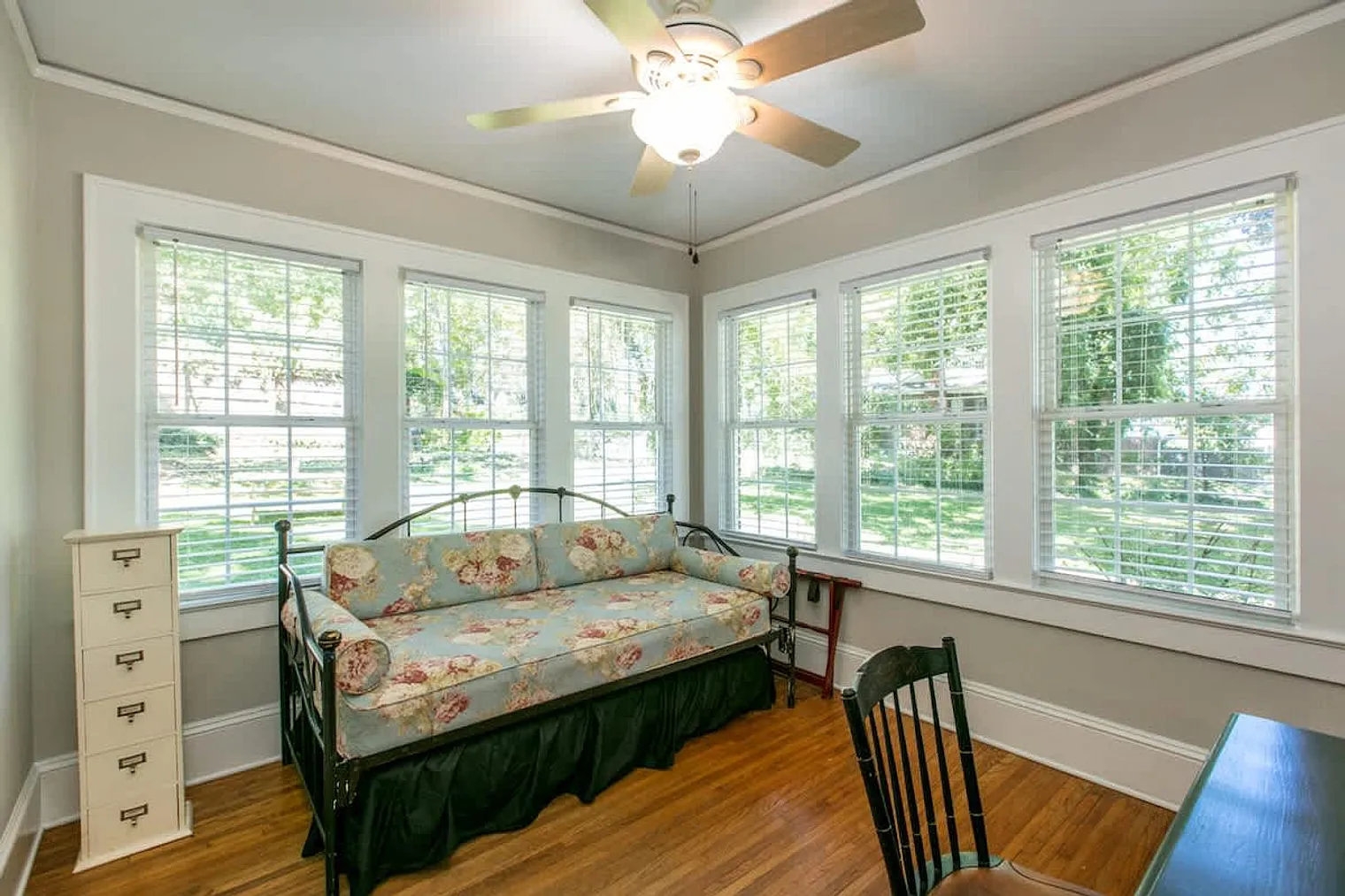 5 bed, 2.0 bath, 2098 sqft, $6,036 — Photo 3