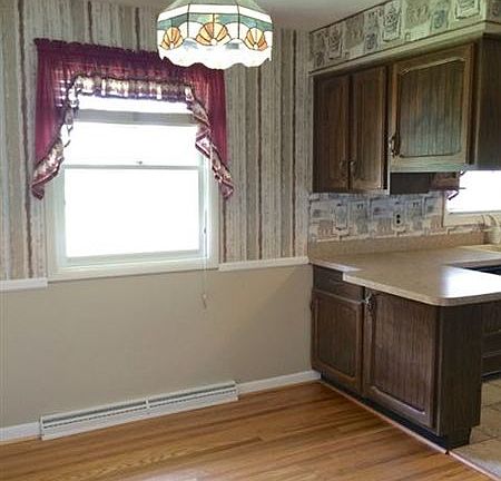 Kitchen / Eat In Breakfast Area