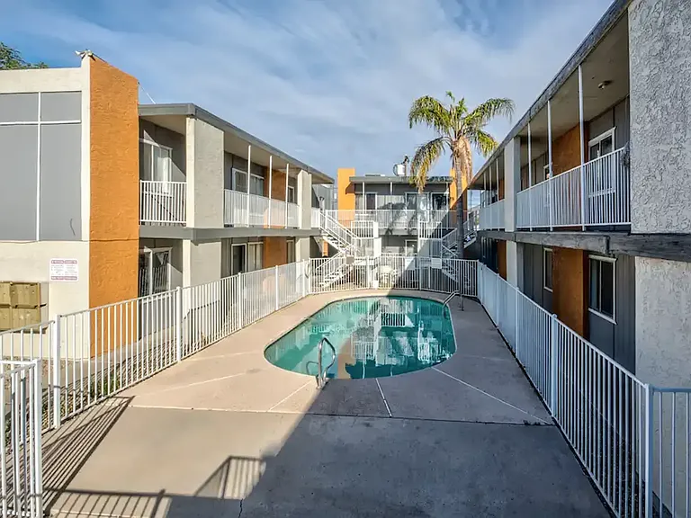 Mellow Square Apartments — Photo 9