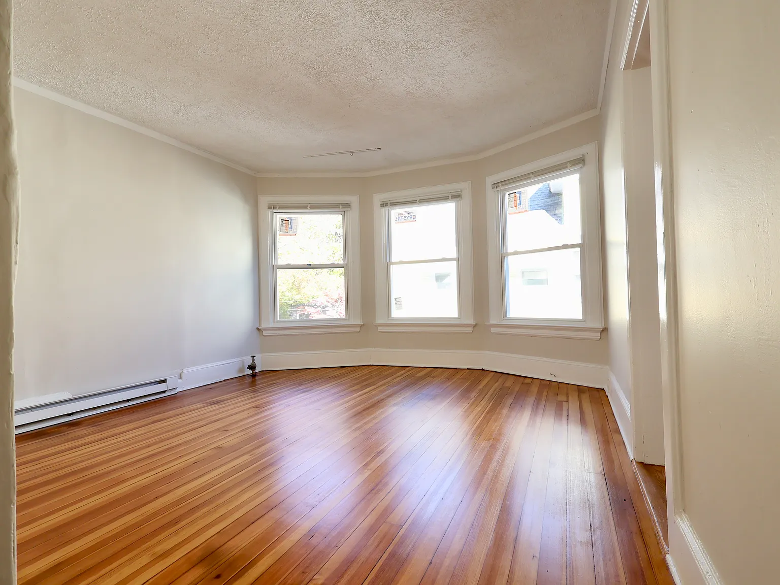 3 bed, $1,850 — Photo 2