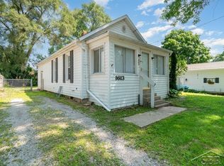 1613 Wyllys St, Midland, MI 48642