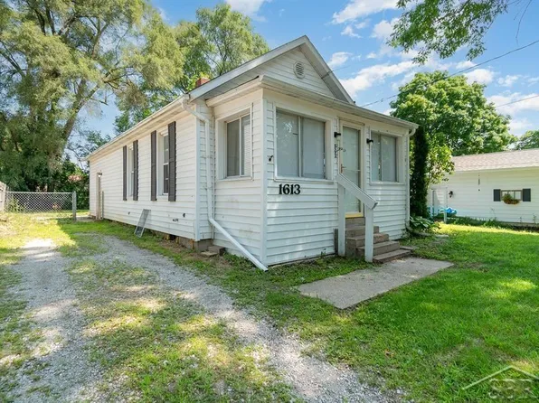 1613 Wyllys St, Midland, MI 48642