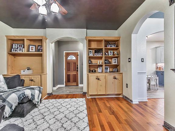 3rd image of 26206 La Fouche Dr