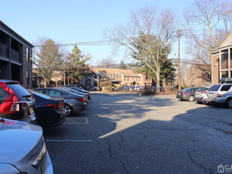 324 Gill Ln #3F — Photo 2