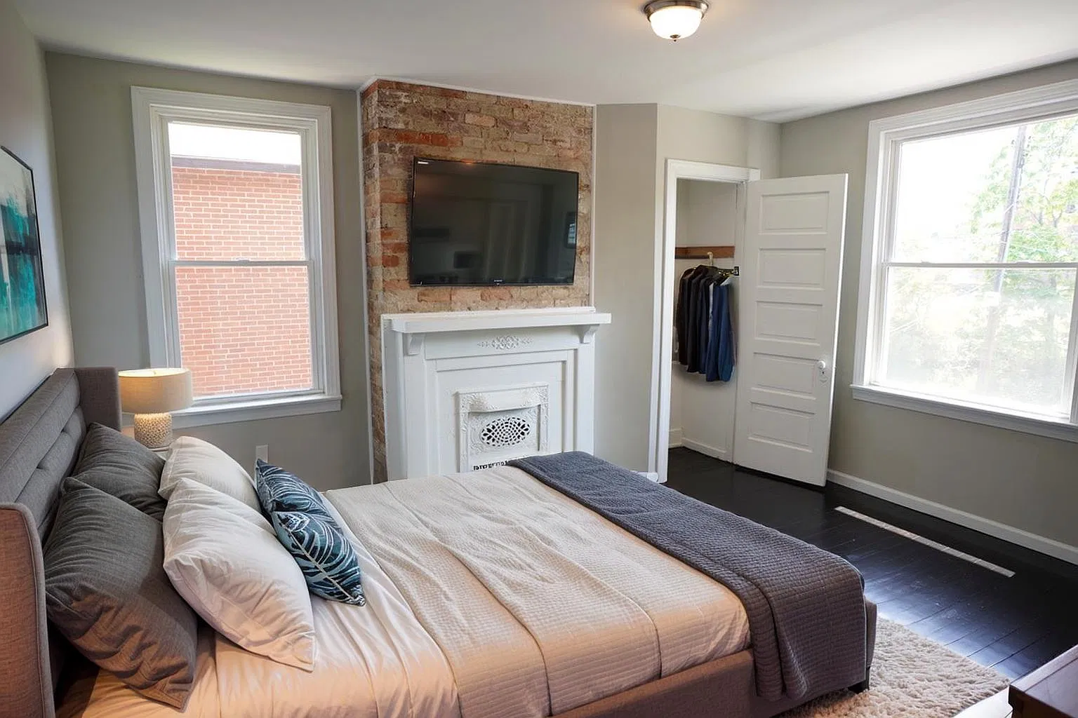 6 bed, 1930 sqft, $3,395 — Photo 1