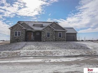 19305 Franklin Cir, Elkhorn, NE 68022