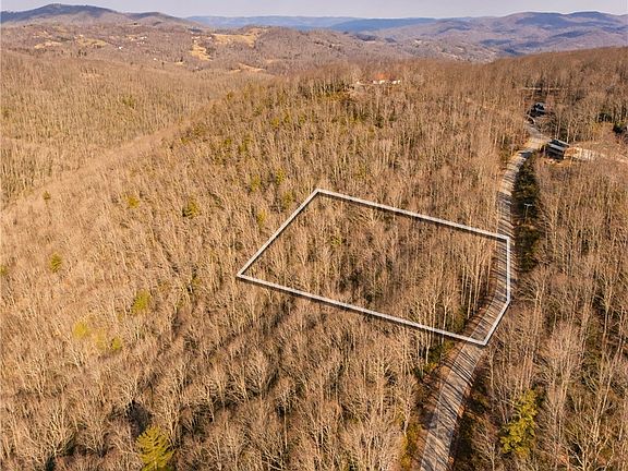 4th image of 1122 Pine Ridge Road