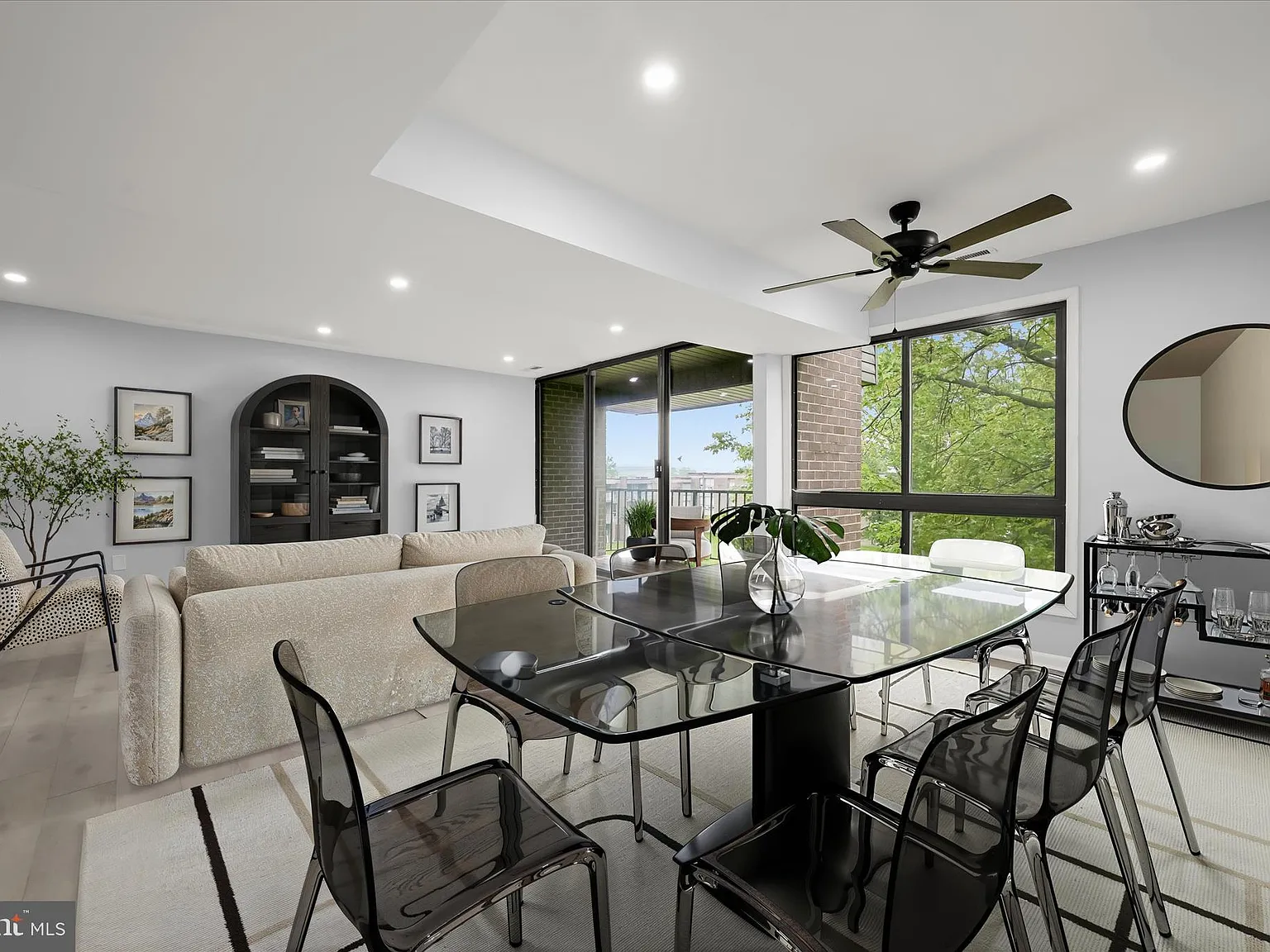 Bedford Towne Condo — Photo 4