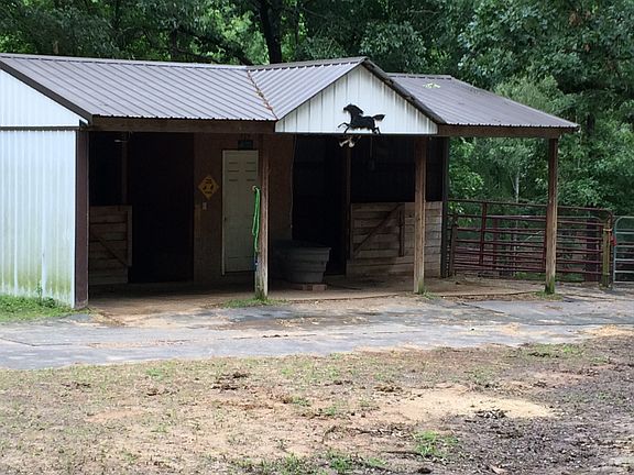 3 stall barn