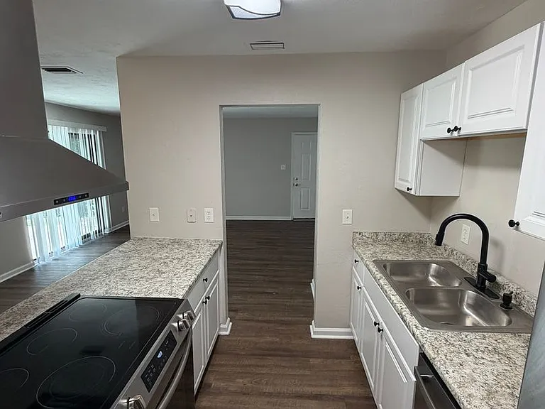 653 Holyoke Court — Photo 8