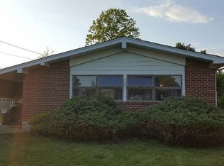 221 Brook St, Oakdale, NY 11769