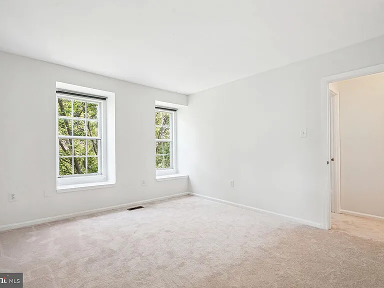9909 Hemlock Woods Ln — Photo 23