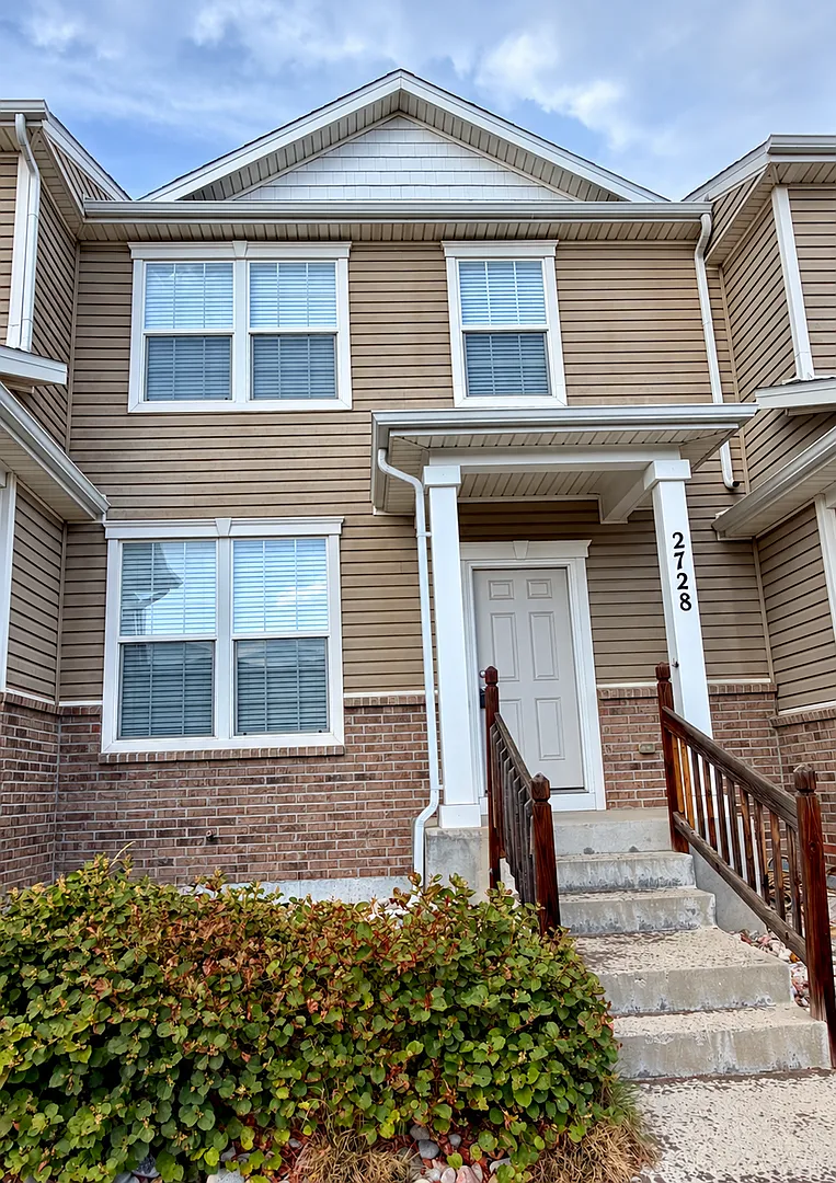 Stunning Two Bedroom Home In The Bluffs At Spring Creek! — Photo 1