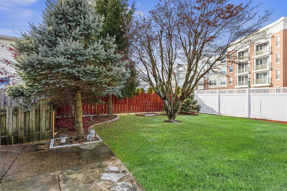 2 bed, 1250 sqft, $2,650 — Photo 3