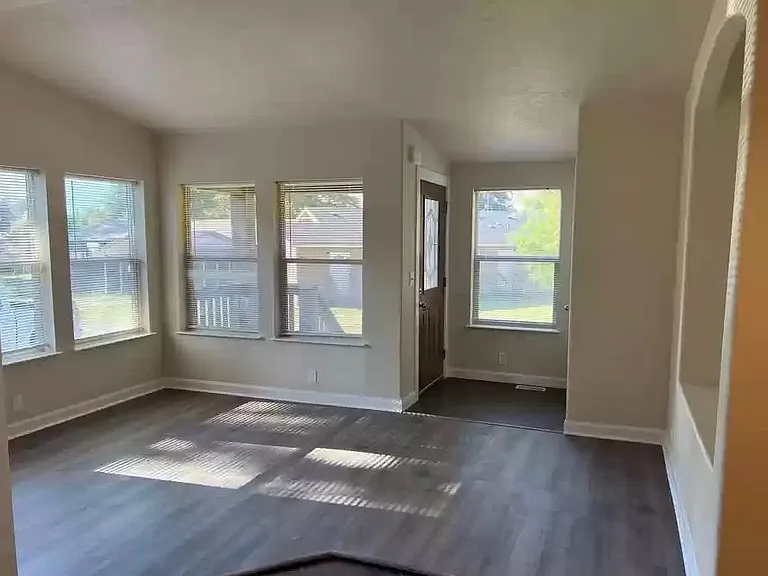 5910 Alfy Way — Photo 2