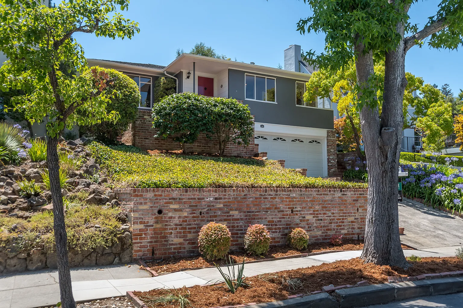 1457 Benito Ave photo 1