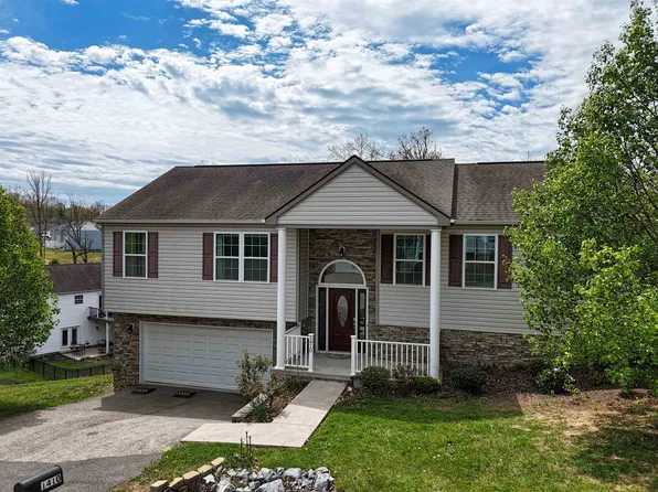 1410 Sherwood Dr, Christiansburg, VA 24073