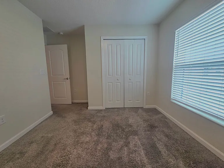 327 Macarthur St — Photo 16