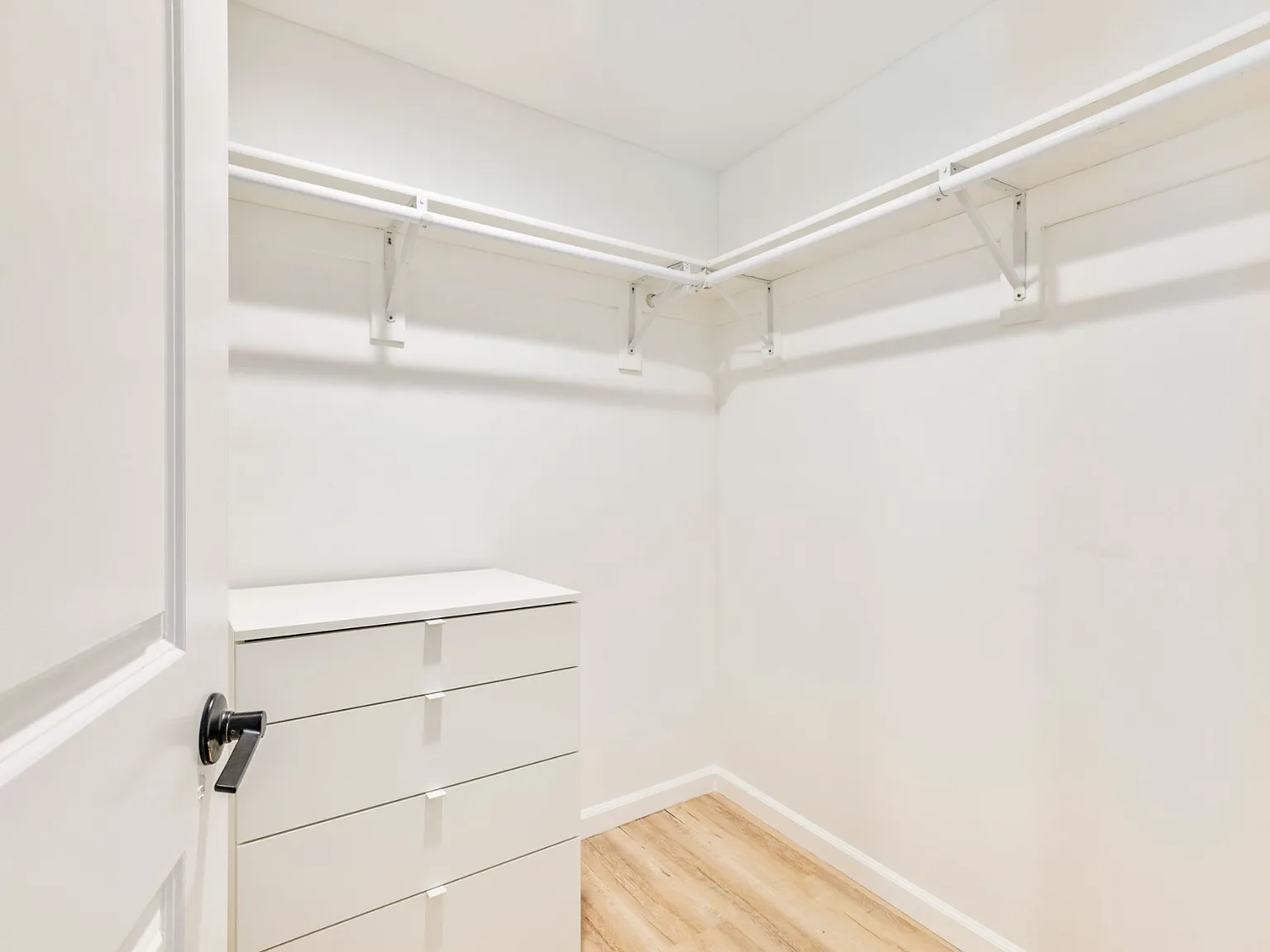 3 bed, 1200 sqft, $4,500 — Photo 2