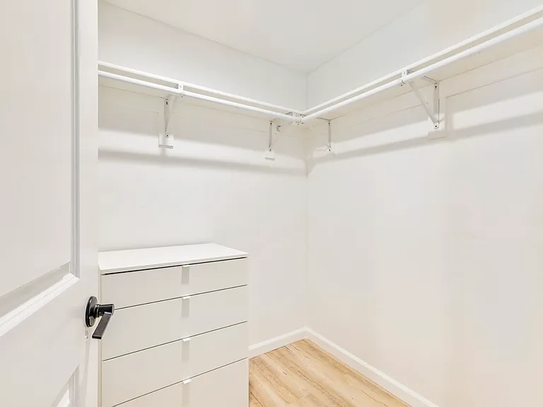 6029 Eleanor Ave — Photo 2