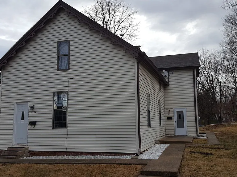 121 Asher St — Photo 2