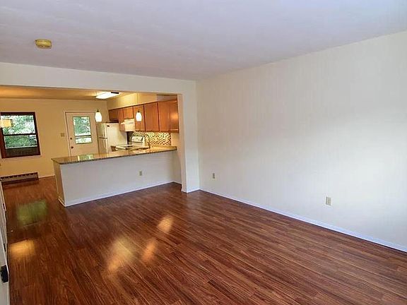 3rd image of 2095 Mary Ellen Ln #2095