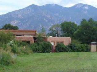 417 La Lomita Rd, Taos, NM 87571