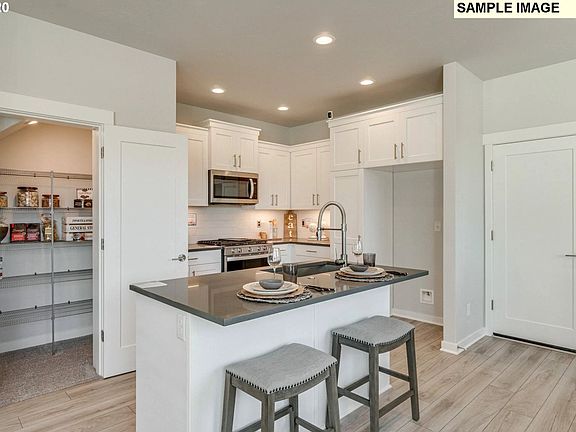 5th image of 4119 SE Century Blvd #282