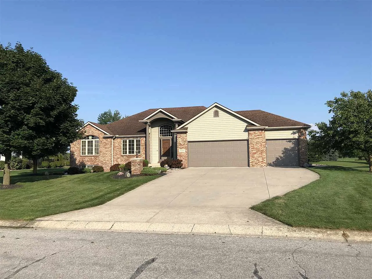 15220 Baroness Pl photo 1