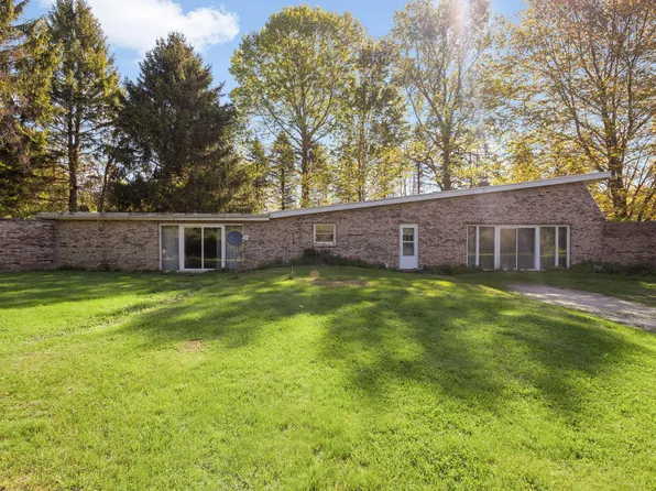 1233 E 800 N, La Porte, IN 46350
