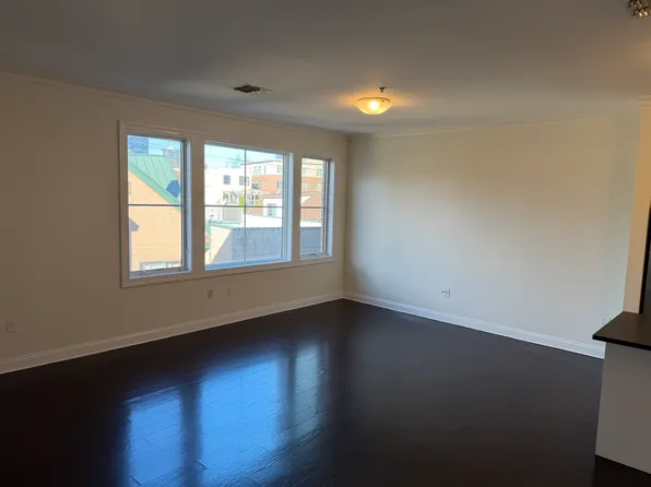 2001 Hudson Terrace image 6 of 24