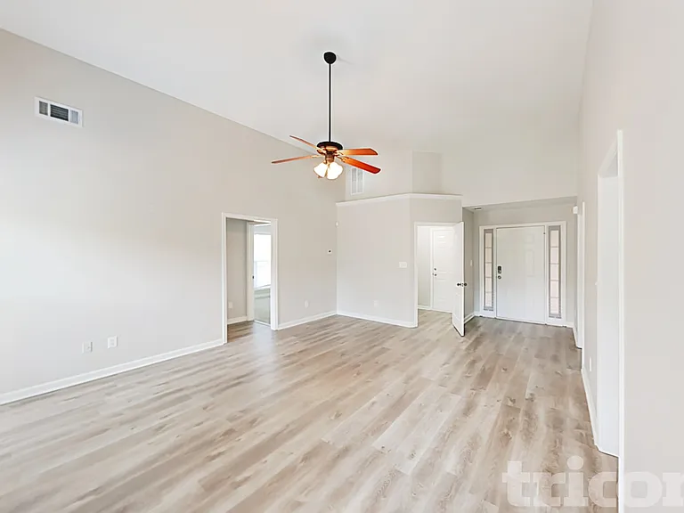 104 Logan Creek Ct — Photo 3