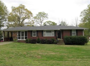 2 E Washington Cir, Honea Path, SC 29654