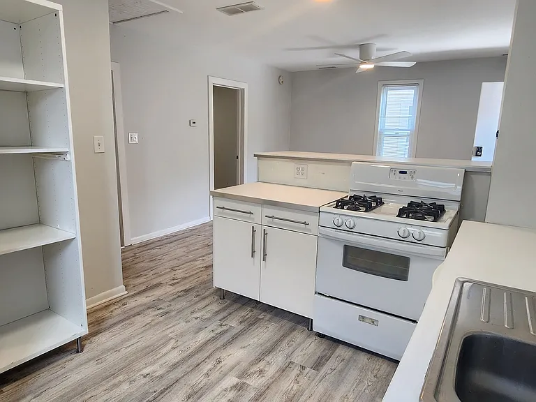 224 12th Ave NE #1 — Photo 8