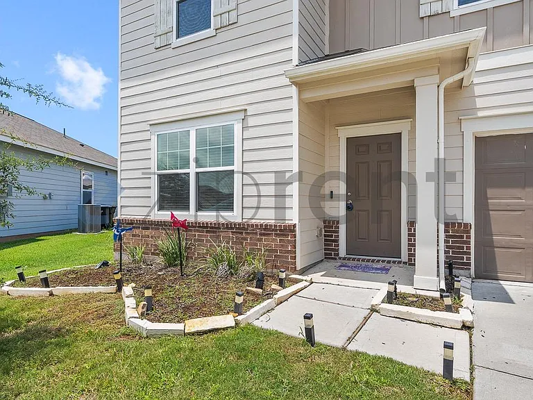 1021 Pin Cherry Ln — Photo 4
