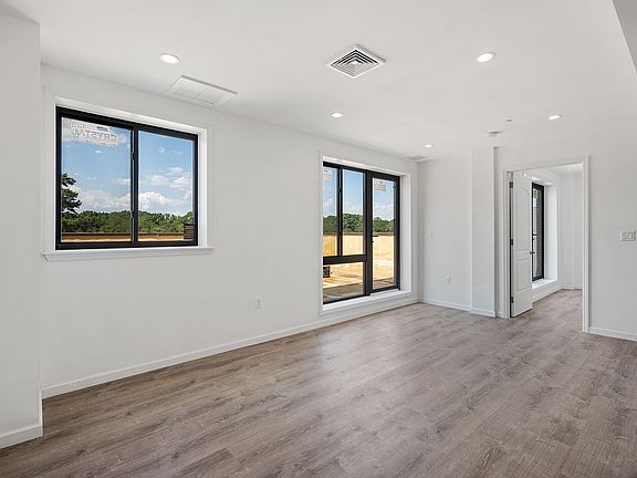3rd image of 21410 15th Ave APT 4B