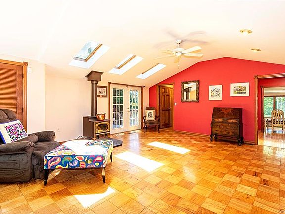 4th image of 16 Feitsma Ln