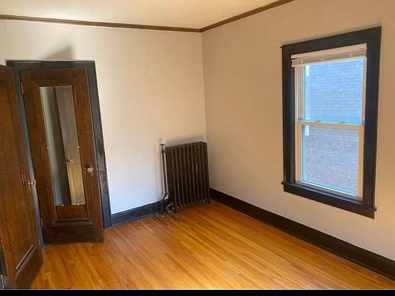 5th image of 205 E 27th St APT 5